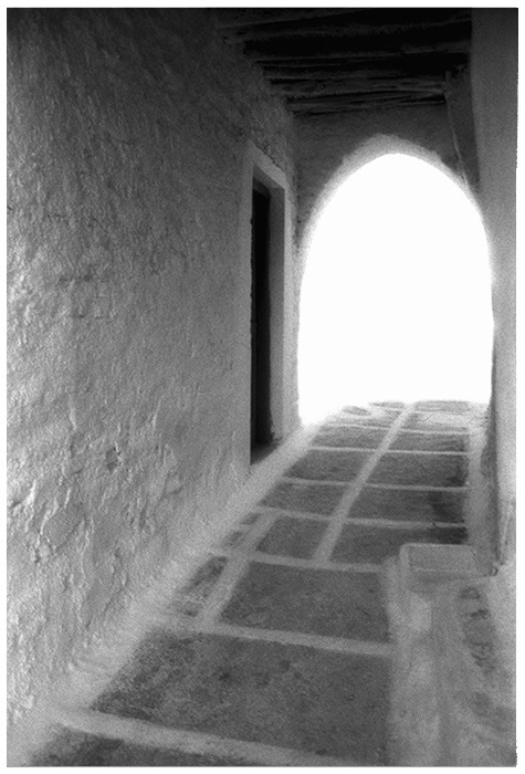 path-way-cyclades-ano-syros.jpg