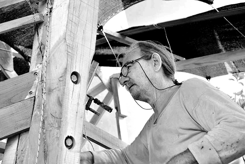 traditional-wooden-boat- builder-Nick-Daroukakis-Syros.jpg