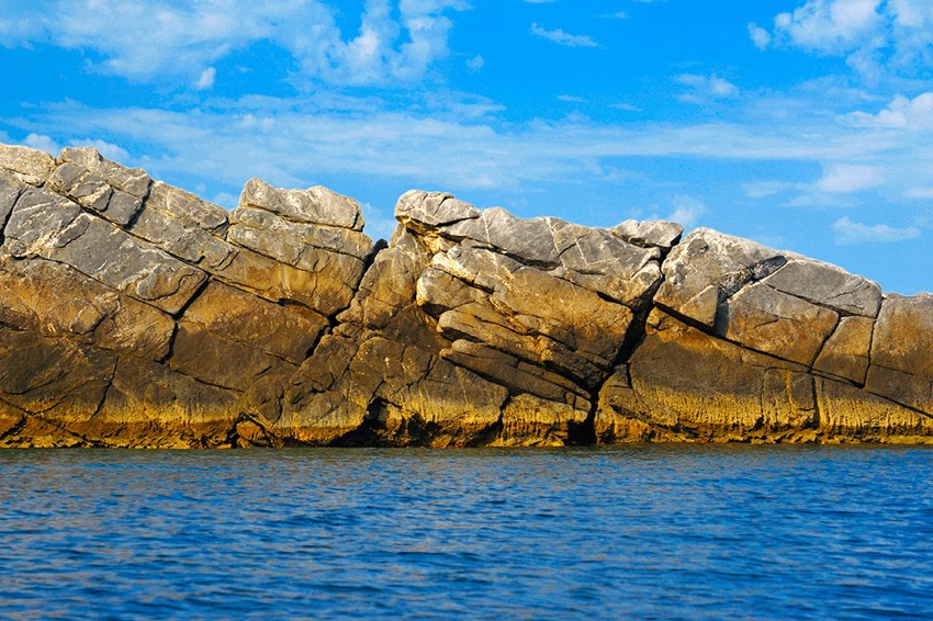 aetos-rocks-LSak.jpg