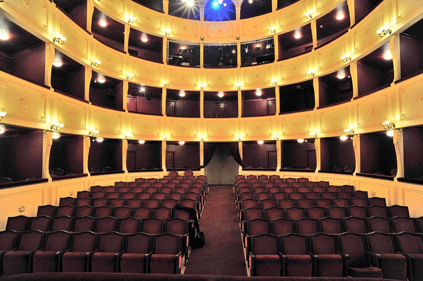 theatre-apollon-.jpg