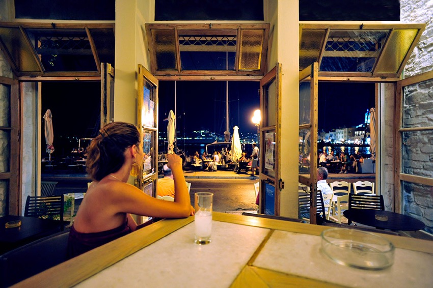 Chalandrianoi-cafe_ermoupoli-port-LSak.jpg