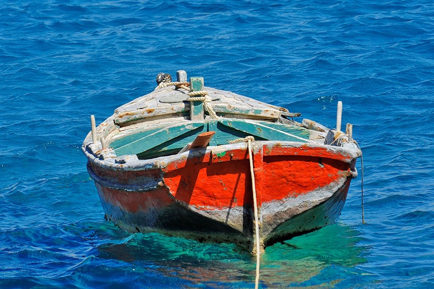 lonely-woodboat.jpg