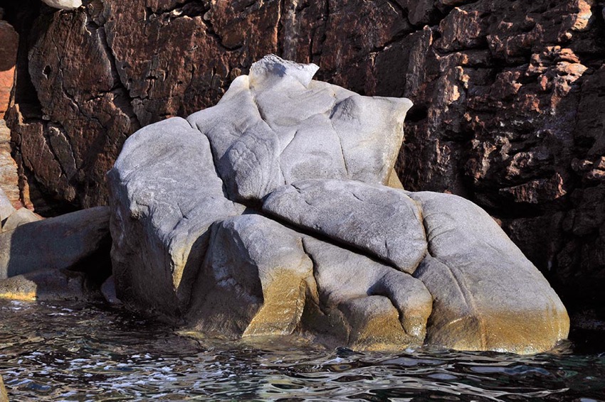 rocks-m.jpg