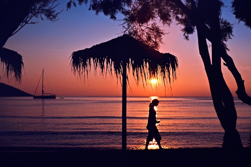 Sunset-and-the-girl.jpg