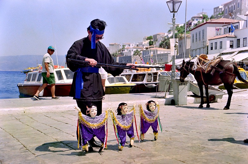 21_Hydra---international-puppets-theatre-web.jpg