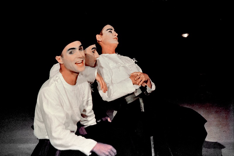 70_Hydra---international-puppets-theatre-web.jpg