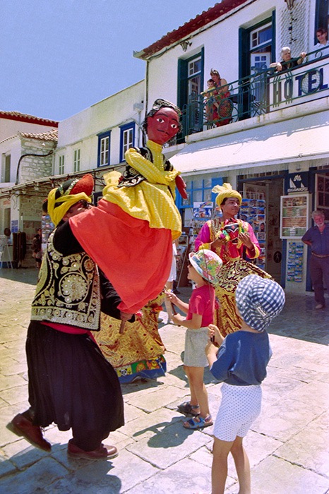 63_Hydra---international-puppets-theatre-web.jpg